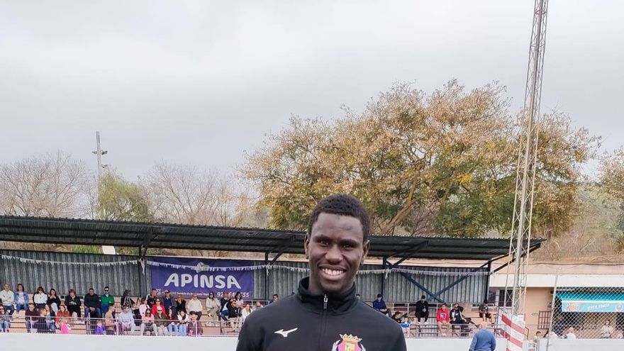 La integración a través del fútbol da una nueva vida a Massamba Wade