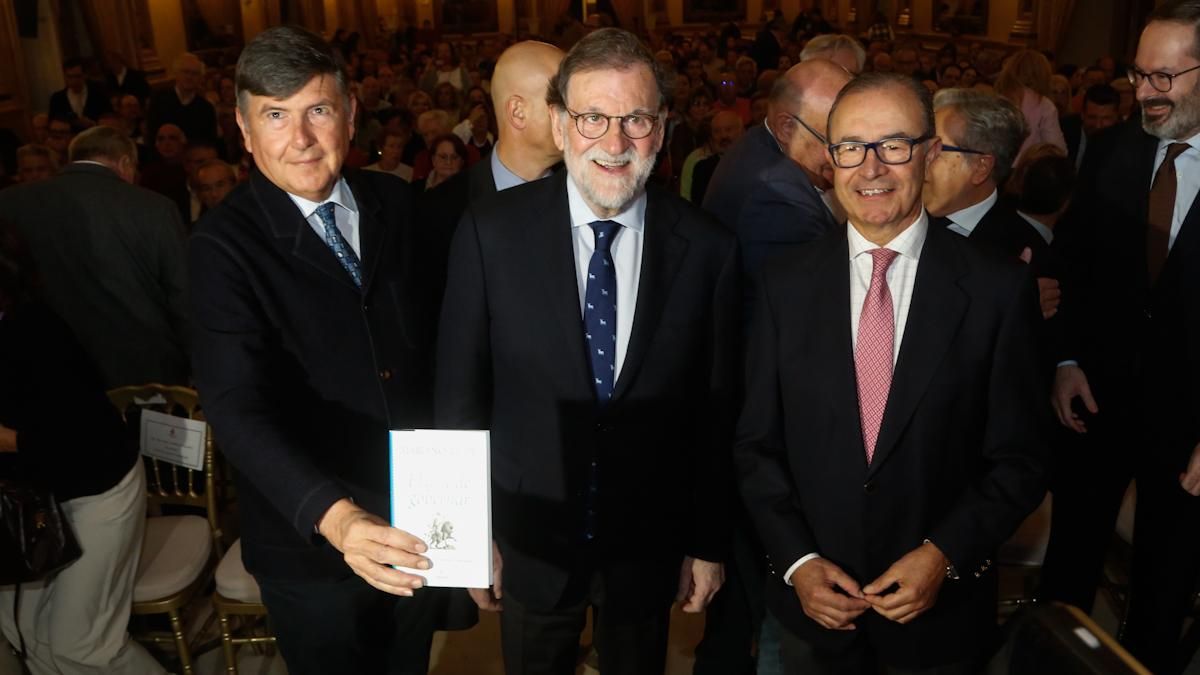 Rajoy: "Está la extrema izquierda y la extrema derecha, y ambas son extrema estupidez"