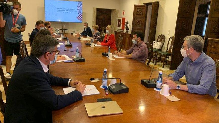 Reunión de la mesa interdepartamental.