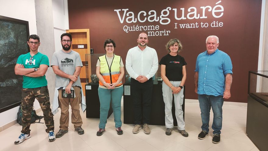 Pablo Díaz Cobiella y Jorge Pais con técnicos del estudio.