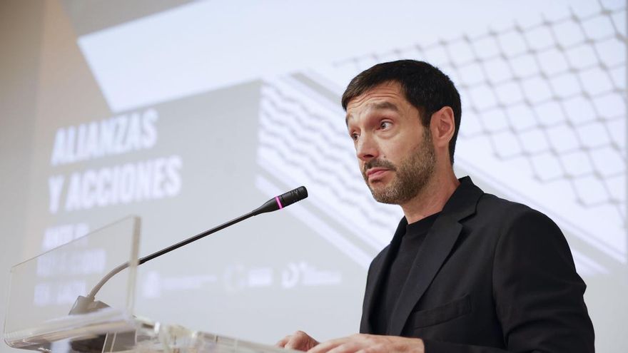El ministro de Derechos Sociales, Pablo Bustinduy, participa en el acto 'Alianzas y acciones ante el genocidio en Palestina', que se celebra en la Casa Árabe en Madrid, este miércoles.