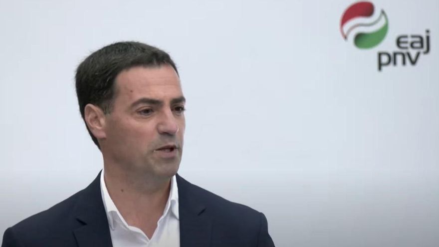 Pradales promete delante de Sagardui reabrir recursos sanitarios en Vitoria e impulsar el aeropuerto de Foronda