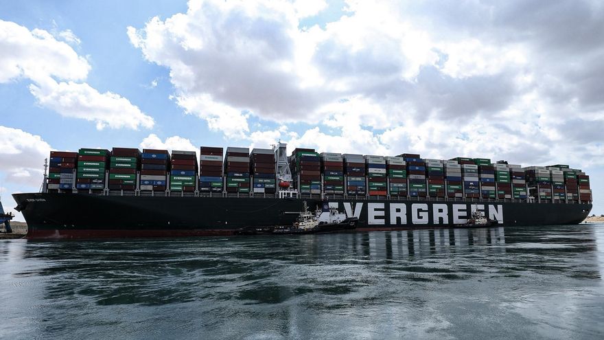 Egipto se enfrenta a la crisis en el canal de Suez con poca transparencia y videos de propaganda