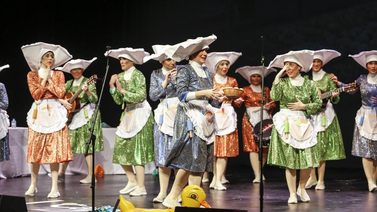 Chirigota 'Las que llevan mucho tiempo sin salir'