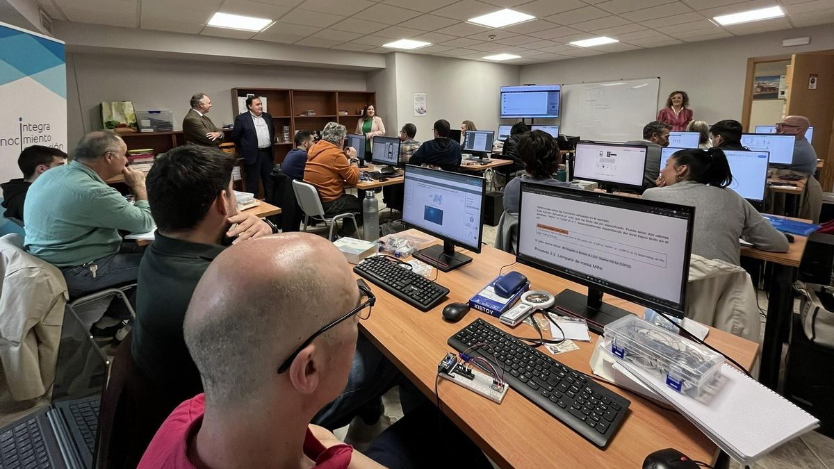 Abierta la inscripción para 765 plazas para cursos de Inteligencia Artificial, Realidad Virtual e Internet de las Cosas en Andalucía