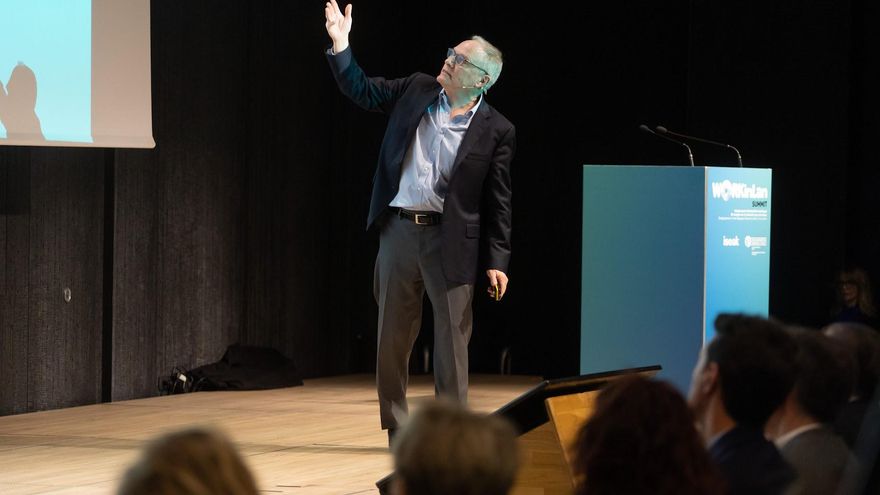 David Card: "Las políticas de inmigración siguen criterios políticos, no económicos, más inmigrantes no supone bajada de salarios"