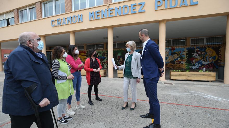 La Consejera De Educación Y Formación Profesional, Marina Lombó, Visita El CEIP Ramón Menéndez Pidal