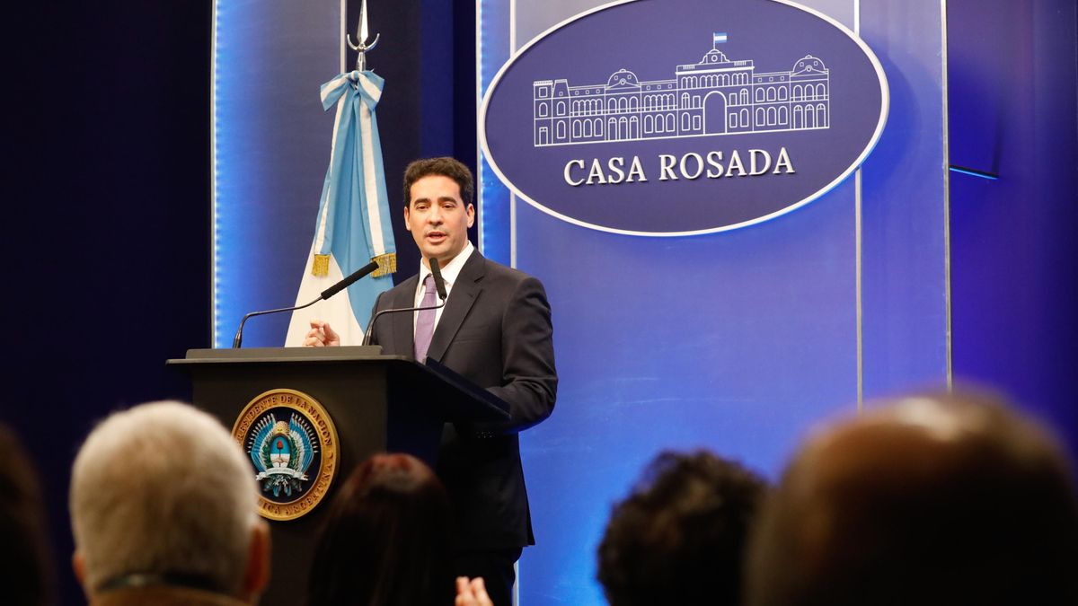 El nuevo vocero del Gobierno esquivó el caso Adorni y buscó devolver la economía al centro del discurso oficial