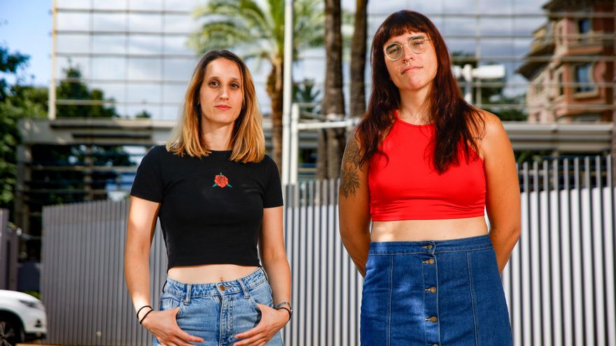 Laia y Alane, acusadas por parar un desahucio y absueltas: "Los Mossos nos han perseguido políticamente"