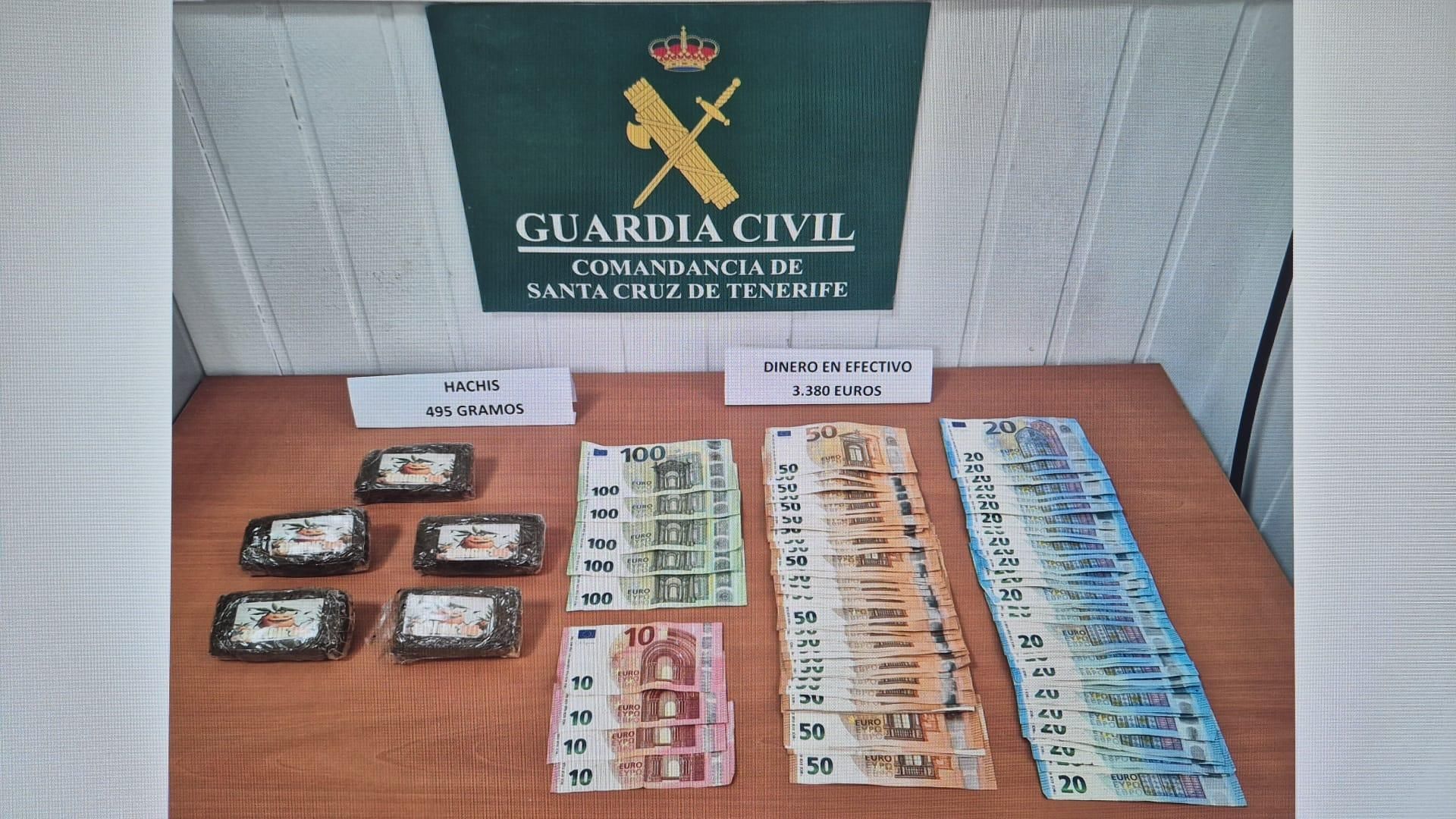 Hachís y dinero incautado por la Guardia Civil.  GUARDIA CIVIL