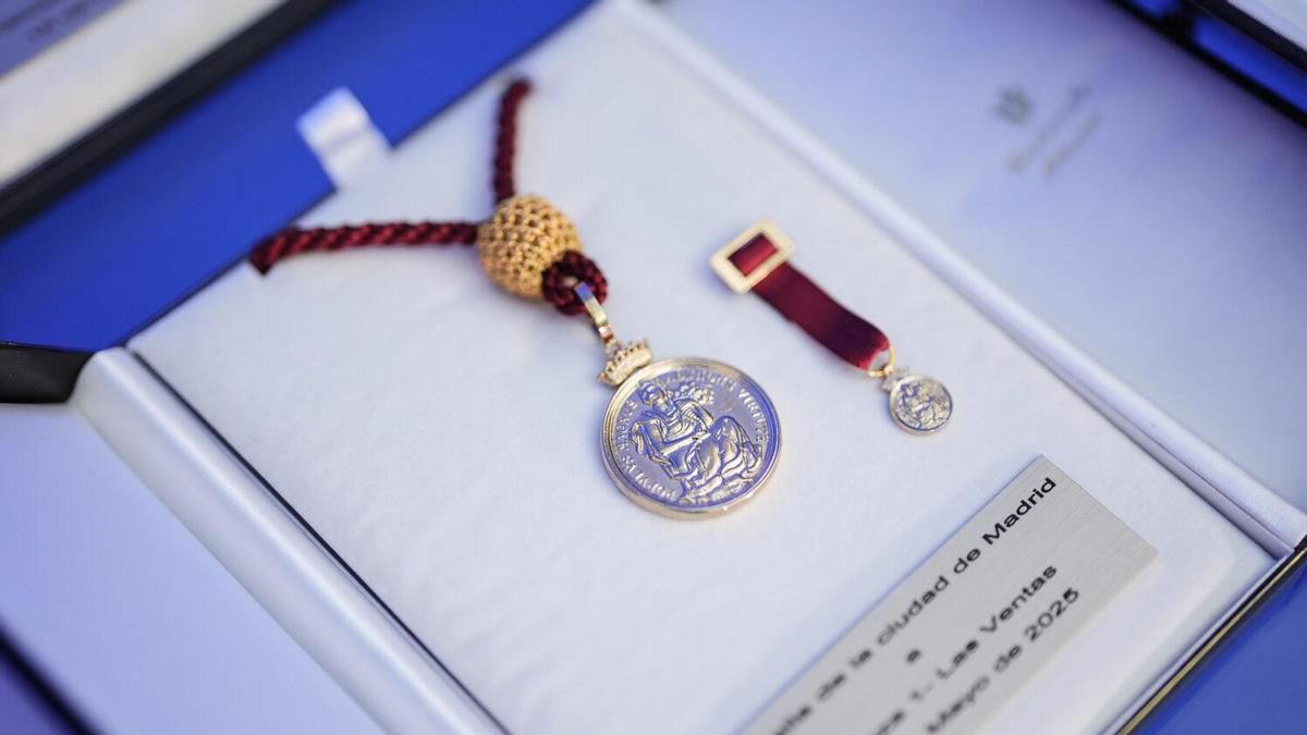 El Gobierno de Almeida homenajeará con medallas a un jugador del Atlético, a otro del Real Madrid y a una escuela taurina