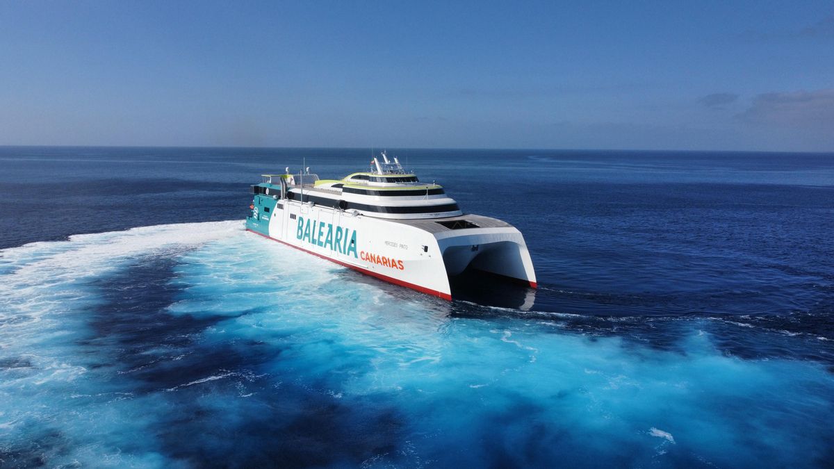 Canarias acorta las distancias entre sus islas con el ‘fast ferry’ Mercedes Pinto