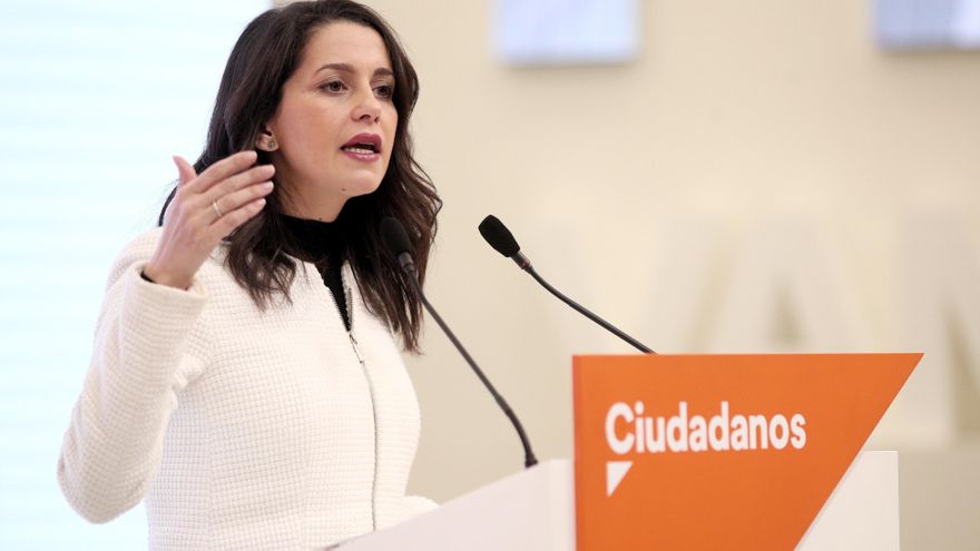 La presidenta de Ciudadanos, Inés Arrimadas, en una rueda de prensa en la sede del partido.