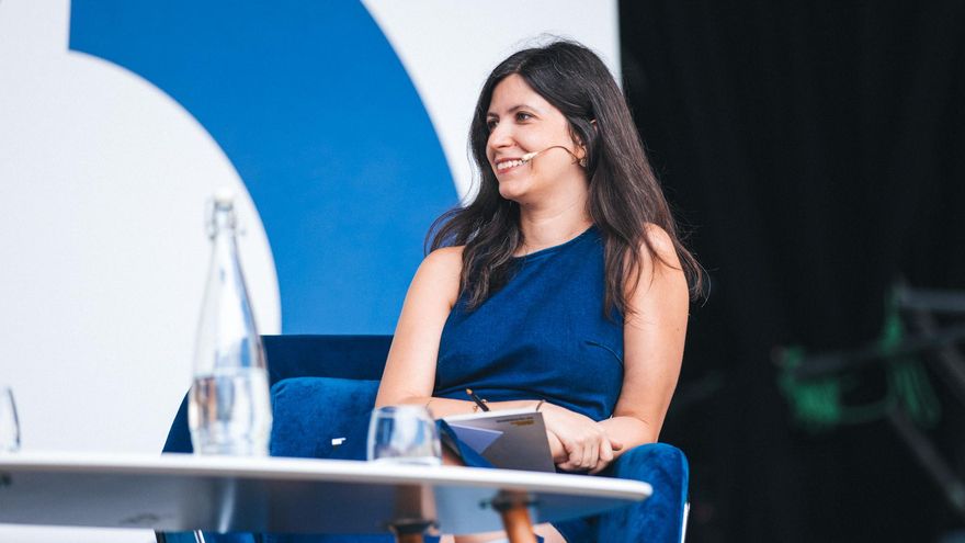 Ana Requena durante su charla con el pianista James Rhodes