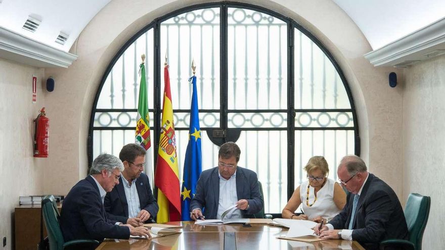 El juzgado investiga también al exlíder de Vox Andalucía y sus exsocios por ayudas públicas millonarias en Extremadura