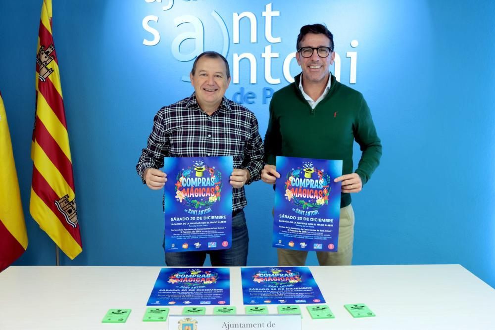 Miguel Tur, a la derecha, durante la presentación de una campaña navideña a finales del año pasado