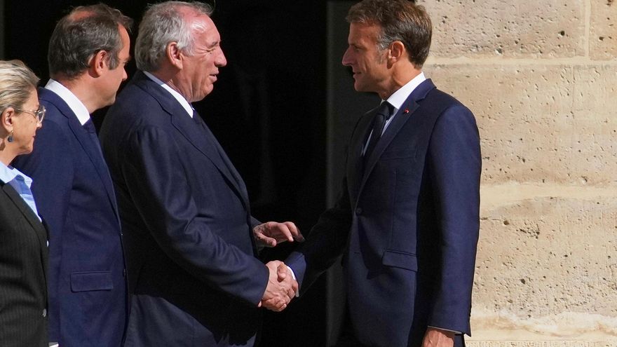 El Gobierno Bayrou va a caer hoy en una moción de confianza sin una alternativa clara