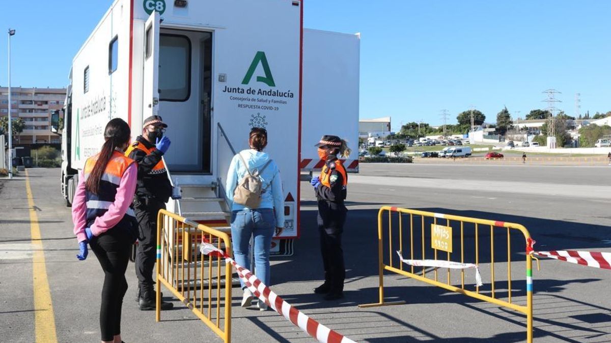 Unidad móvil en el cribado masivo de Mijas