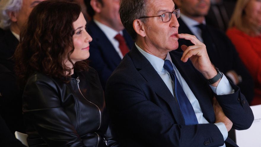 La presidenta de la Comunidad de Madrid, Isabel Díaz Ayuso, y el líder del PP, Alberto Núñez Feijóo, en el acto de celebración del Día de Madrid de la tercera jornada de la Feria Internacional de Turismo, FITUR 2023, en IFEMA Madrid, a 20 de enero de 2023