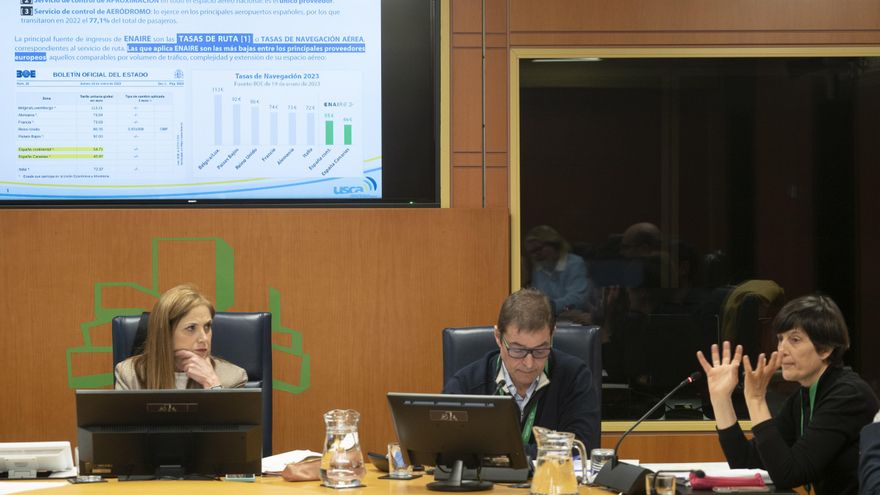 Idoia Lizarazu, a la derecha, y Josu Marín, en su comparecencia en el Parlamento Vasco.