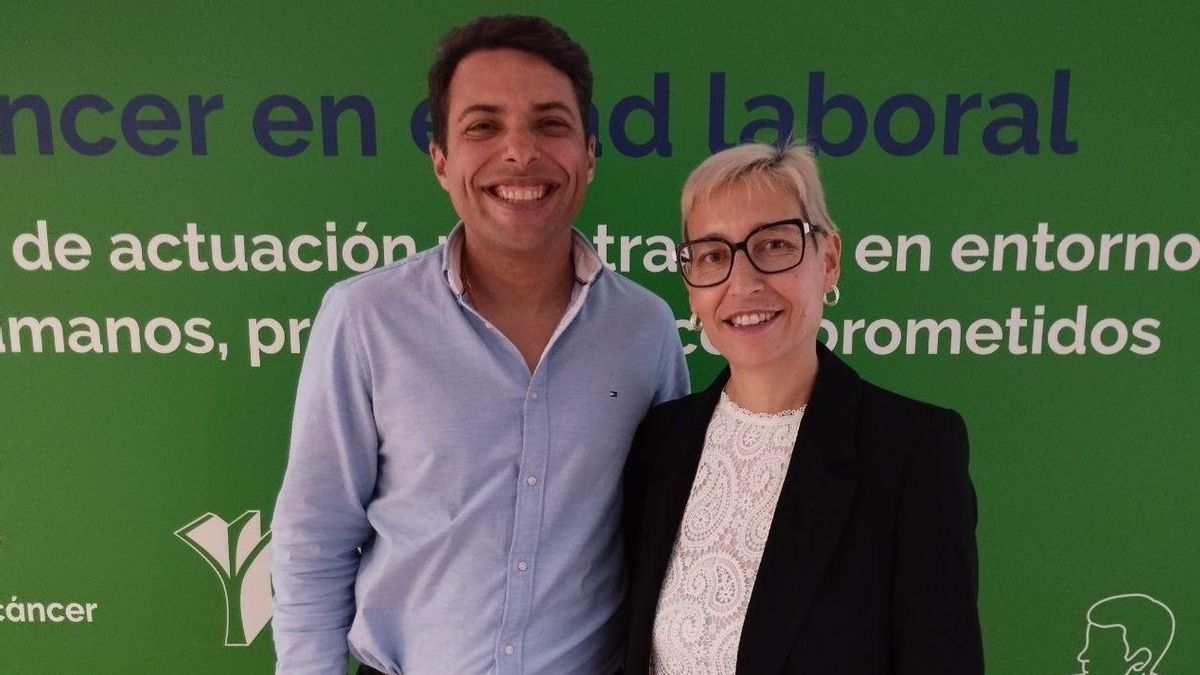 Almudena Escudero y Jorge Romero, pacientes oncológicos que colaboran con la Asociación Española Contra el Cáncer (AECC).