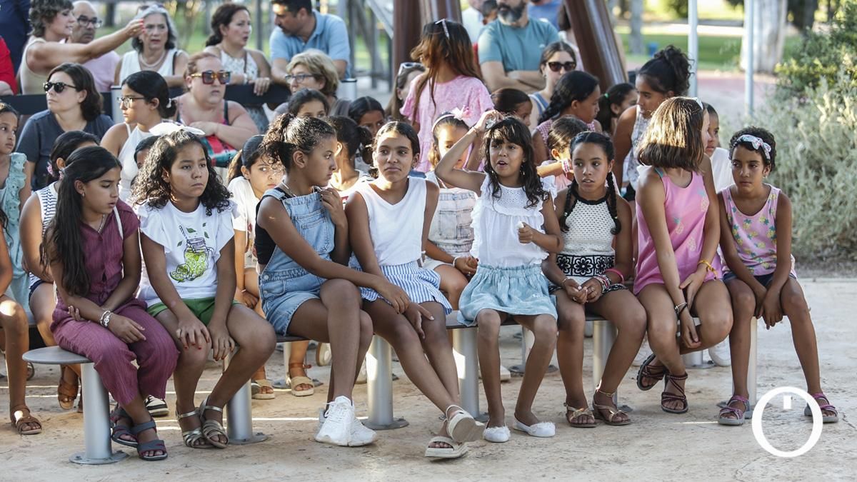 Niños saharauis del programa 'Vacaciones en paz' visitan la Ciudad de los Niños.