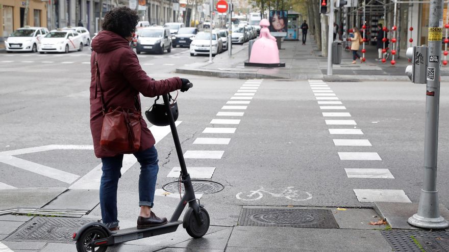 Renfe prohíbe el acceso con patinetes eléctricos a todos sus trenes tras las explosiones registradas