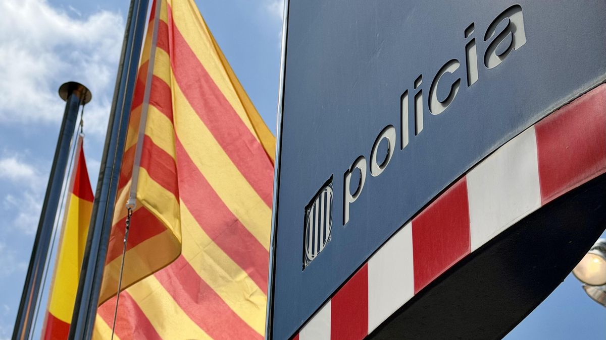 Los Mossos investigan si un cabo gritó "Pedro Sánchez" en un acto del cuerpo para incitar a insultar al presidente