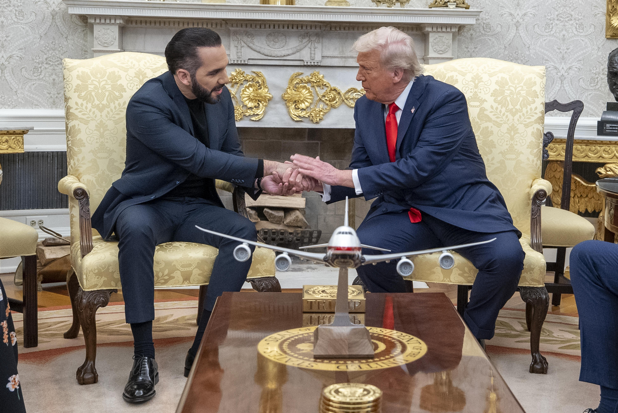 El presidente de EEUU, Donald Trump, junto a su homólogo de El Salvador, Nayib Bukele, en Washington.