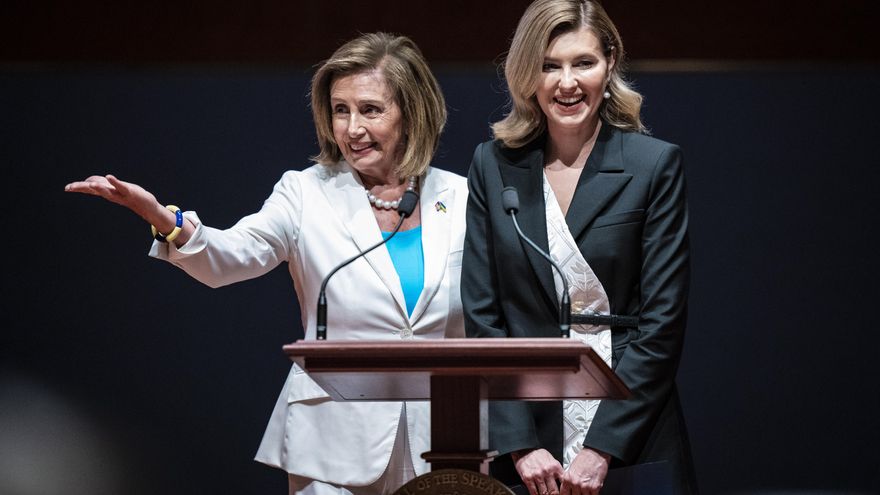 La primera dama de Ucrania, Olena Zelenska, habla con los miembros del Congreso de los Estados Unidos sobre la invasión de Rusia a Ucrania, en el Auditorio del Centro de Visitantes del Capitolio de los Estados Unidos en Washington. EFE/EPA/SAUL LOEB / POOL