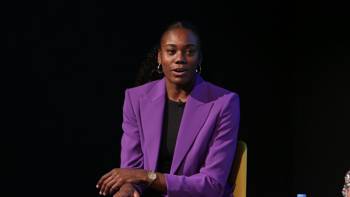 Iris Mbulito interviene en el encuentro 'Igualdad y Deporte en Canarias: construyendo referentes'.