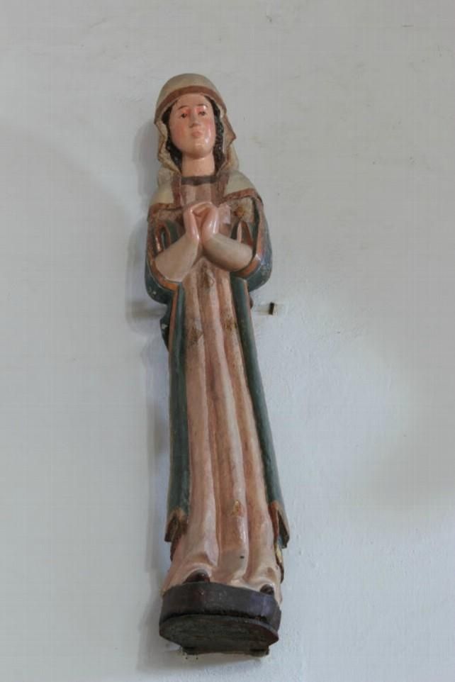 Imagen de la Virgen en el calvario de San Miguel en Villablino.