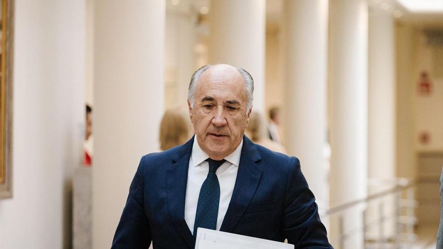 El senador del PP José Ignacio Landaluce, a su llegada a una sesión de control al Gobierno en el Senado, a 16 de septiembre de 2025