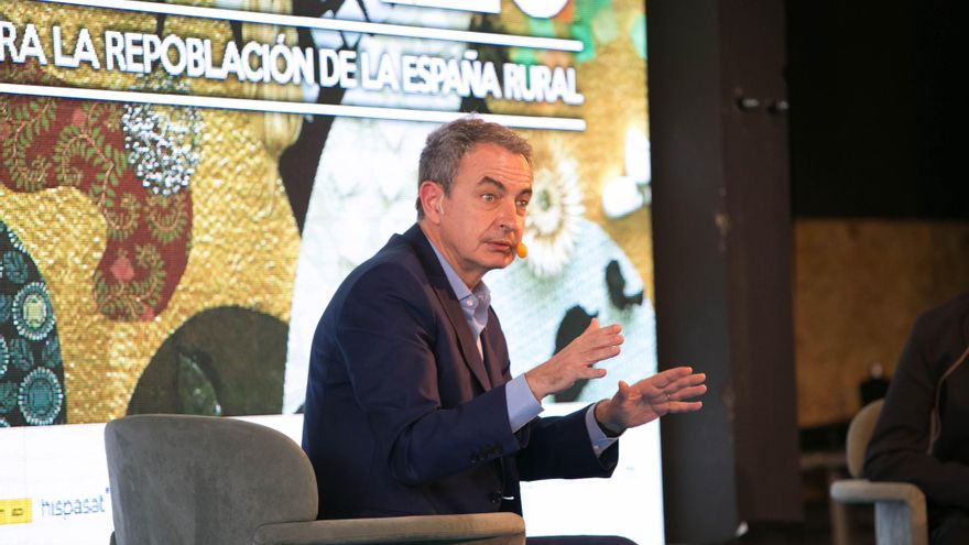 El expresidente del Gobierno José Luis Rodríguez Zapatero interviene en un coloquio durante la inauguración de la IV Feria Nacional para la Repoblación de la España Rural Presura.