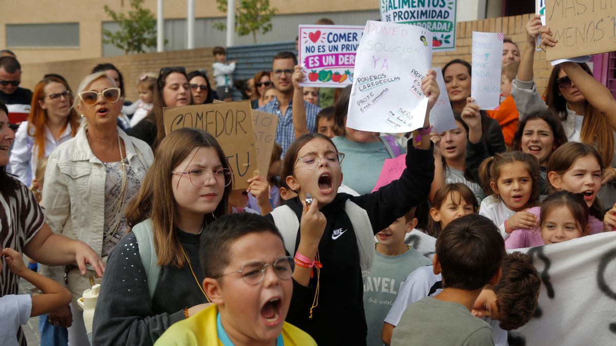 Protesta por el comedor en el CEIP Noreña de Córdoba
