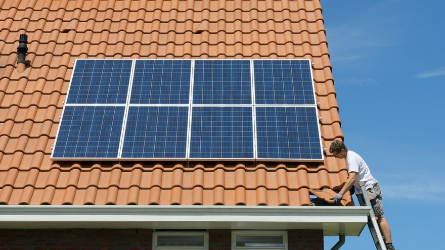 Quiero poner placas solares en casa: ¿cómo puedo hacerlo?