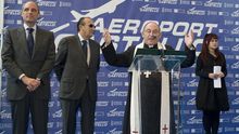 Camps, Fabra y el aeropuerto recibieron la bendición eclesiática, pero no los aviones. Fotos: Aerocas