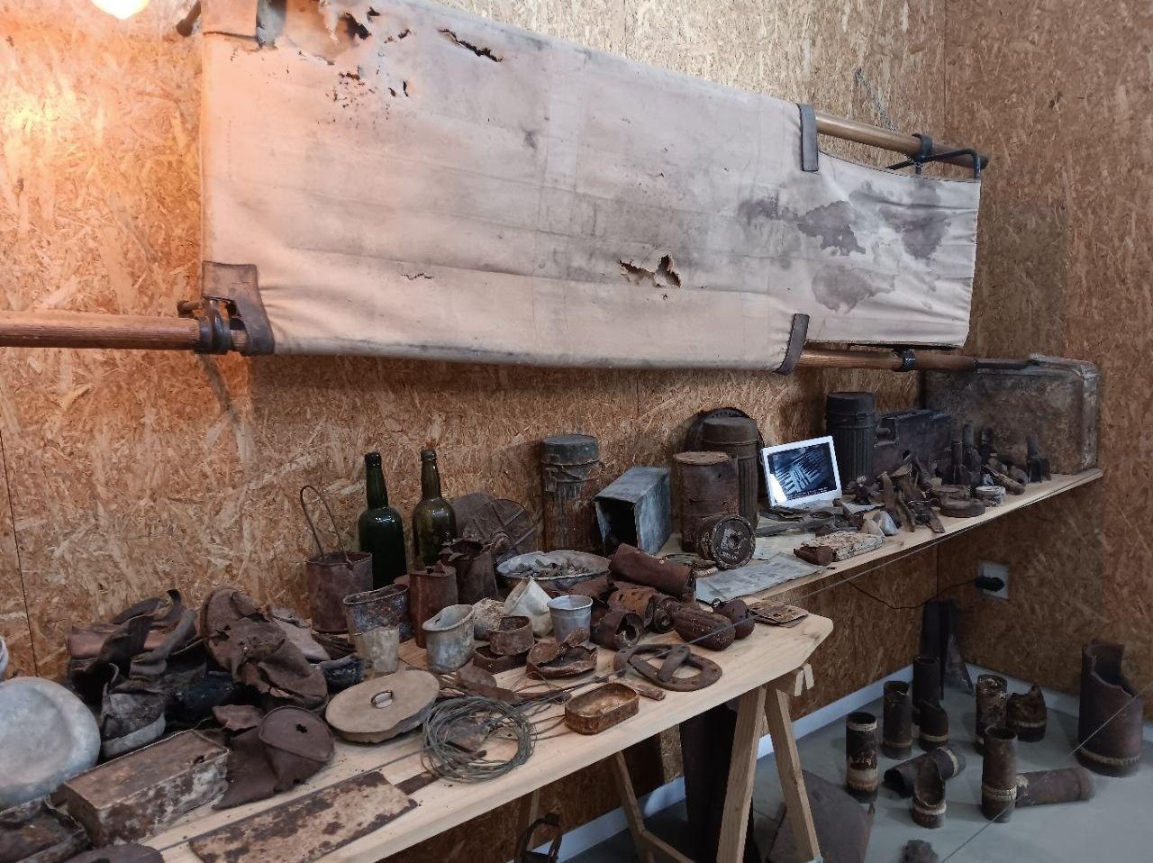 Varios de los objetos expuestos en el Centro de Interpretación de la Batalla del Alfambra (Villarquemado)