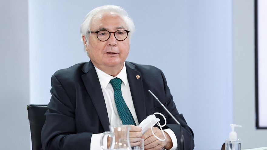 El ministro de Universidades, Manuel Castells, durante la rueda de prensa posterior a la reunión del Consejo de Ministros, este viernes en Moncloa. EFE/Chema Moya