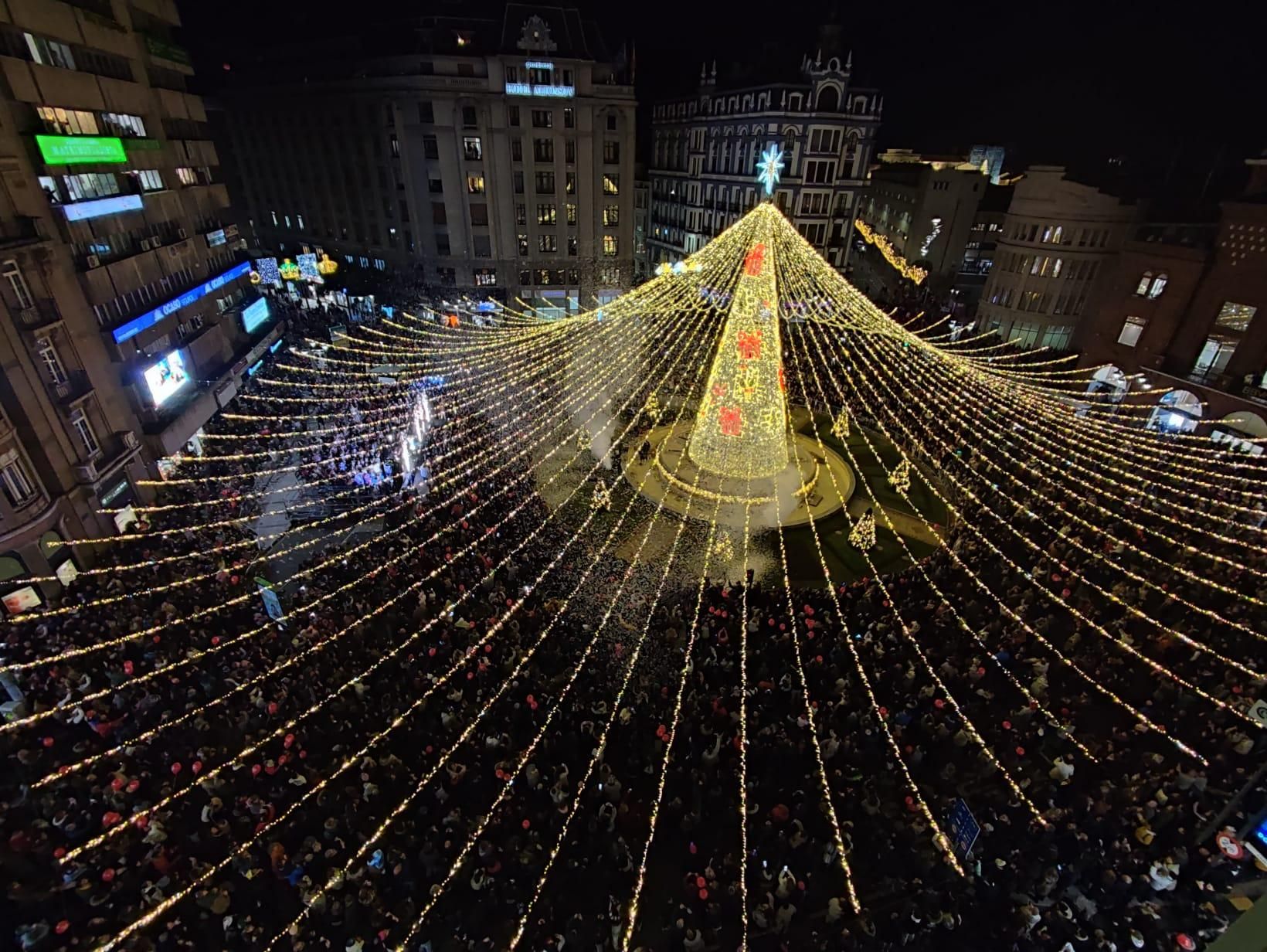 Las imágenes de cómo brilla la Navidad en el centro de León