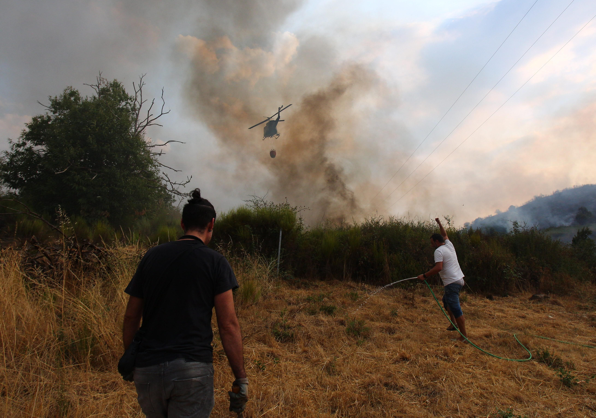 Así lucharon contra el fuego los vecinos de Molinaseca