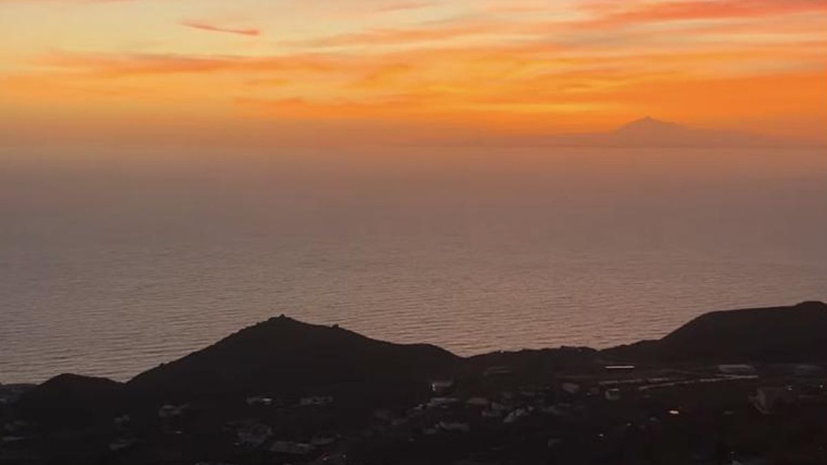 Imagen del amanecer en este de La Palma este lunes, 3 de noviembre.
