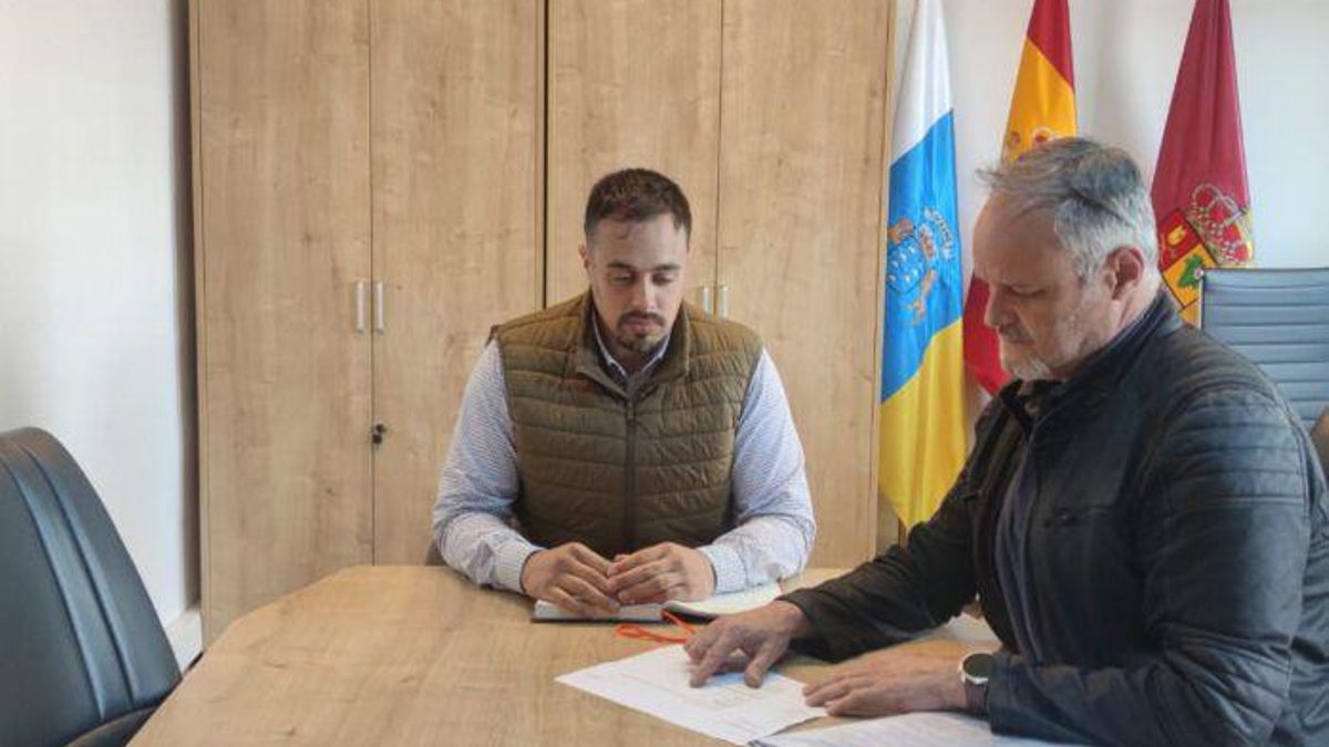 Villa de Mazo refuerza el alumbrado público con la instalación de farolas fotovoltaicas