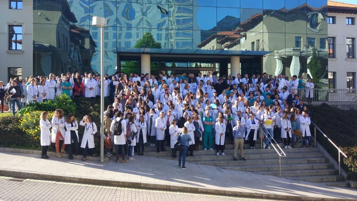 Sindicato Médico cifra en más del 80% el seguimiento del paro en Valdecilla y en los centros de salud