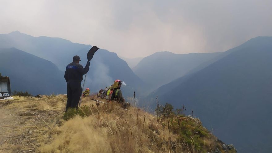 Galicia's highest summit succumbs to the flames in a fire that the Xunta hid for days