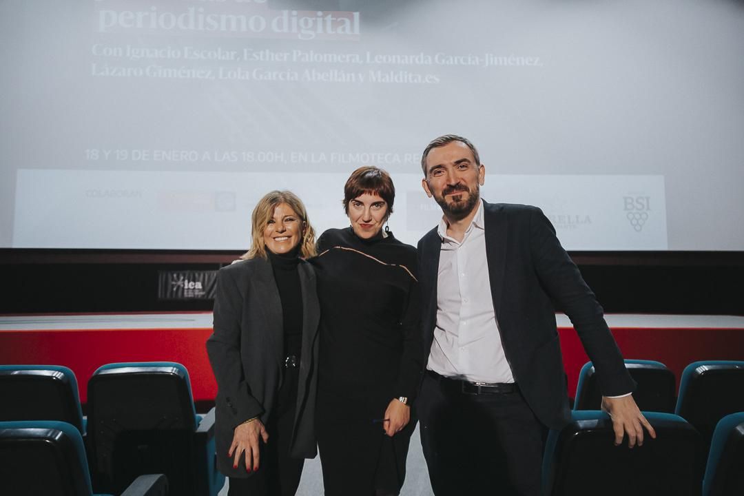 De izquierda a derecha, la adjunta al director de elDiario.es, Esther Palomera; a directora de elDiario.es Región de Murcia, Elisa Reche; y el director de elDiario.es Ignacio Escolar