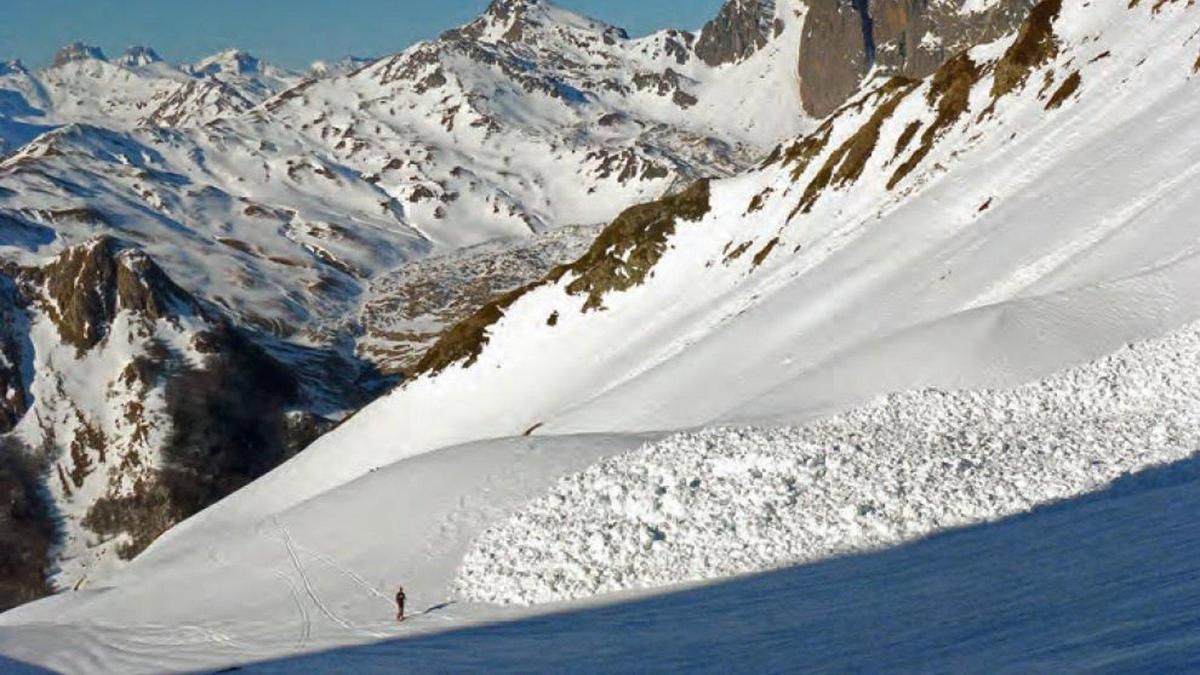 Aragón alerta de peligro notable de aludes en los Pirineos por placas de viento inestables en cotas altas