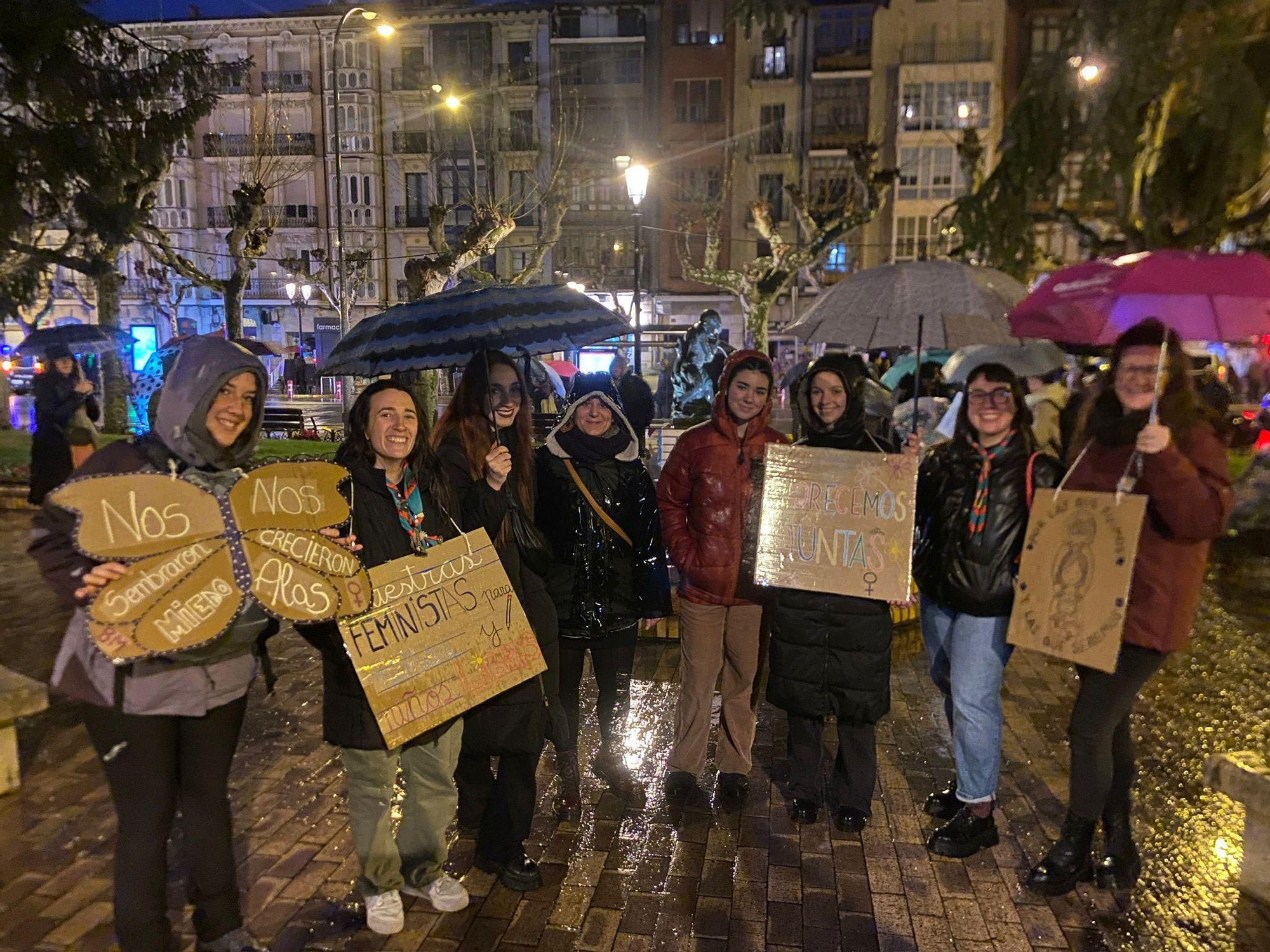 Las imágenes del 8M en Logroño: la fuerza del feminismo venció a la lluvia