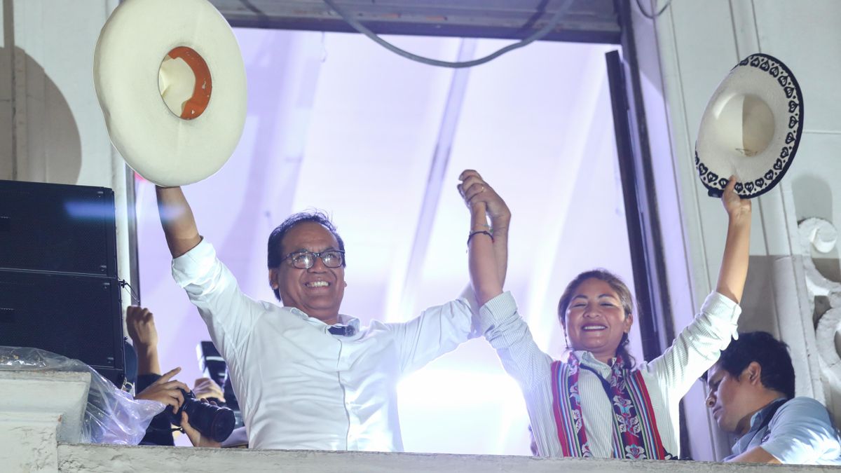 El progresista Sánchez se pone por delante de la derechista Fujimori en el tramo final del escrutinio de las presidenciales peruanas