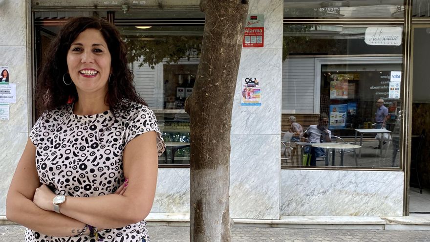 Sandra Heredia cerca de la sede de su partido, en la calle Llerena.